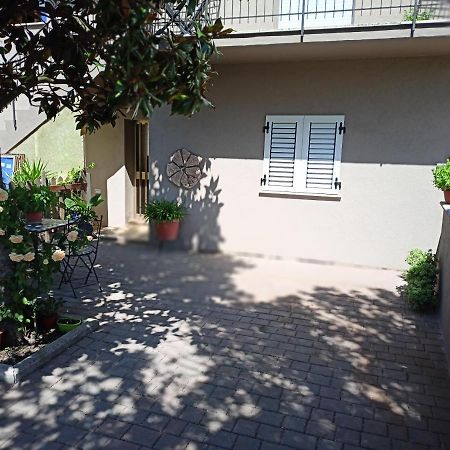 Marco - Camere Con Bagno Privato Vicino Al Centro Foligno Exteriör bild