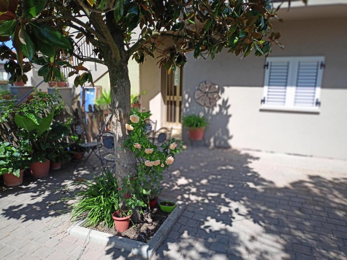 Marco - Camere Con Bagno Privato Vicino Al Centro Foligno Exteriör bild